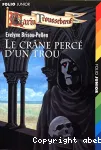 Le crâne percé d'un trou.